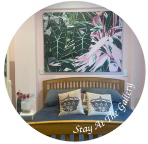 Stay at the art gallery